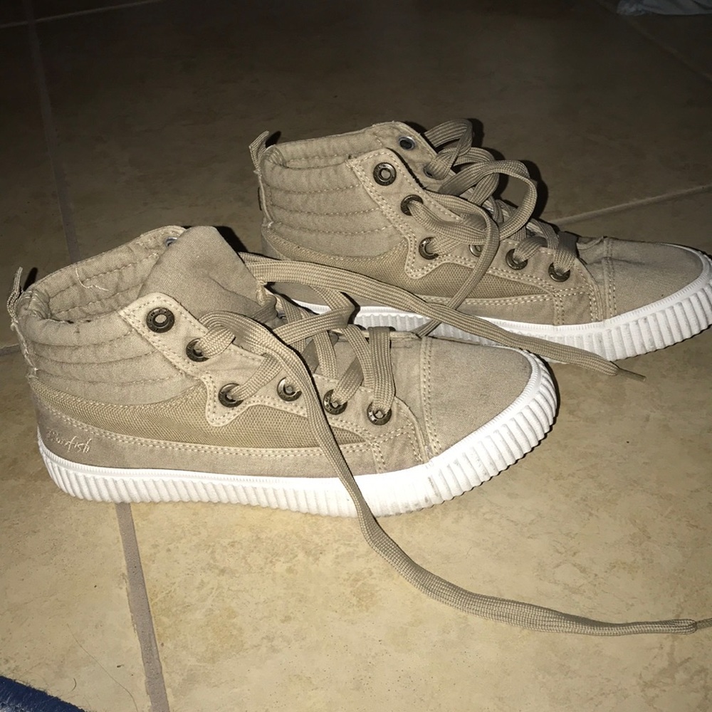 Super cute blowfish sneakers